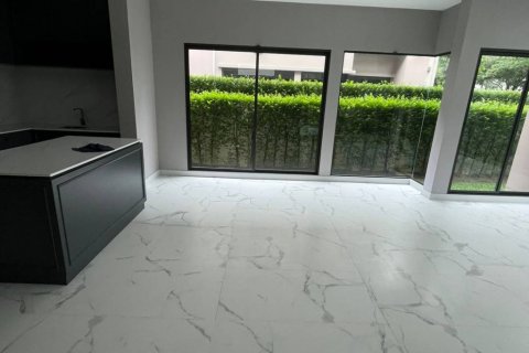 Casa de 4 dormitorios en Bangkok, Tailandia № 134668 - foto 9