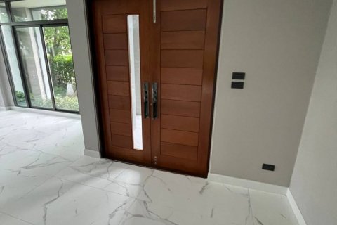 Casa de 4 dormitorios en Bangkok, Tailandia № 134668 - foto 3