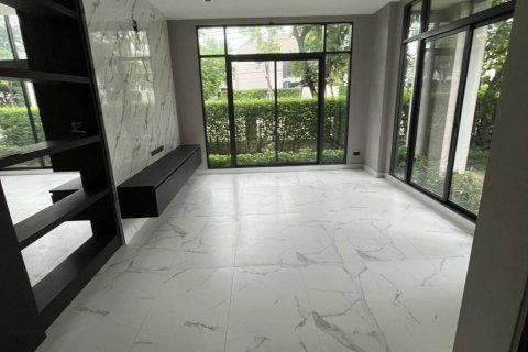 Casa de 4 dormitorios en Bangkok, Tailandia № 134668 - foto 5