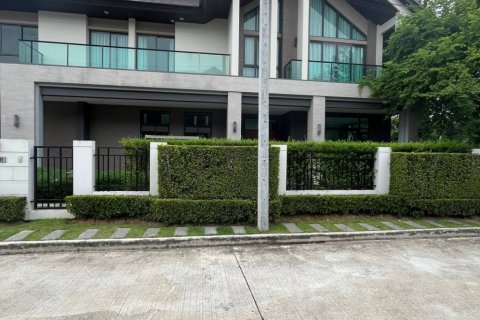 Casa de 4 dormitorios en Bangkok, Tailandia № 134668 - foto 2