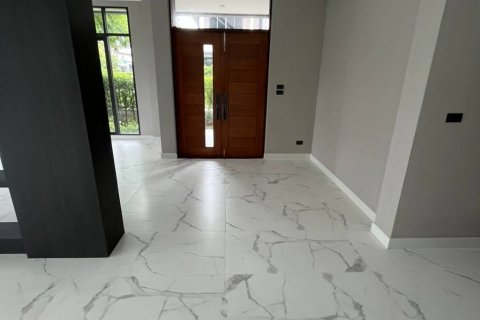 Casa de 4 dormitorios en Bangkok, Tailandia № 134668 - foto 8