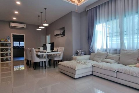 Casa de 3 dormitorios en Pattaya, Tailandia № 134664 - foto 3
