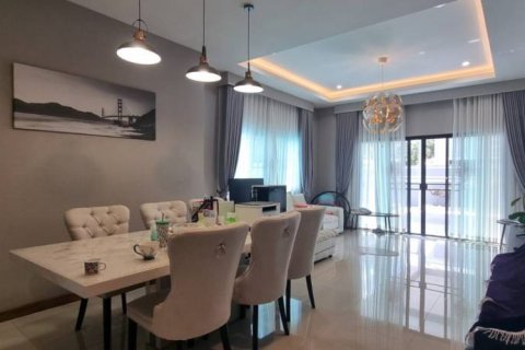 Casa de 3 dormitorios en Pattaya, Tailandia № 134664 - foto 5