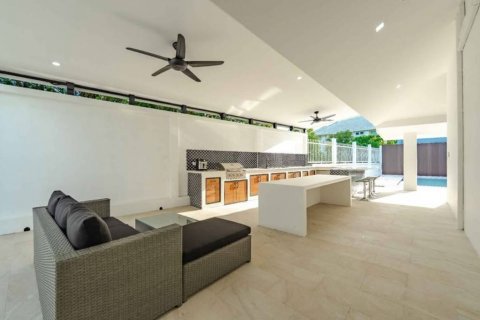 Chalet de 4 dormitorios en Phuket, Tailandia № 134665 - foto 4