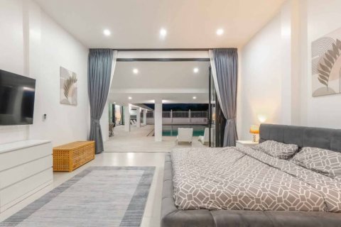Chalet de 4 dormitorios en Phuket, Tailandia № 134665 - foto 7