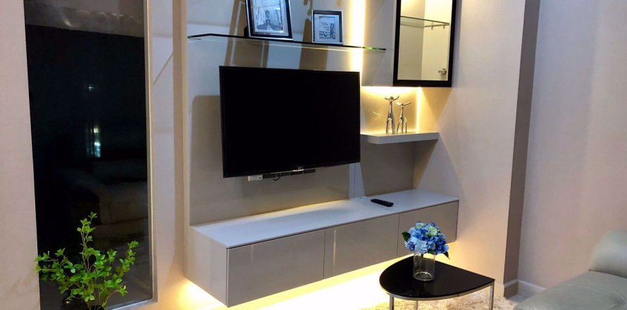 Condo in Bangkok, Thailand, 2 bedrooms in The Signature by Urbano № 47730