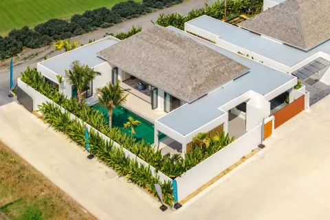 Villa in Phuket, Thailand 3 bedrooms № 233856 - photo 1