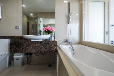 Condominio de 2 dormitorios en Bang Lamung, Tailandia № 57633 - foto 10