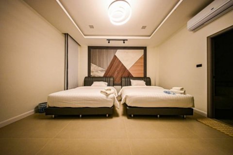 Chalet de 6 dormitorios en Pattaya, Tailandia № 119446 - foto 7