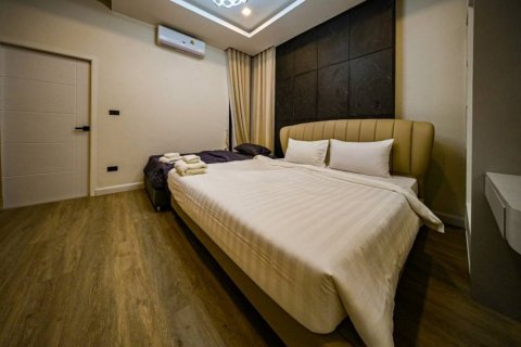 Chalet de 6 dormitorios en Pattaya, Tailandia № 119446 - foto 9
