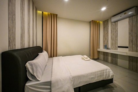 Chalet de 6 dormitorios en Pattaya, Tailandia № 119446 - foto 10