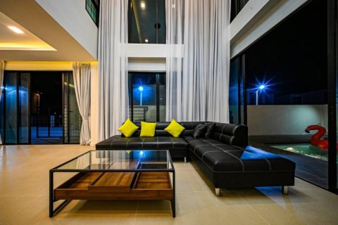 Chalet de 6 dormitorios en Pattaya, Tailandia № 119446 - foto 3