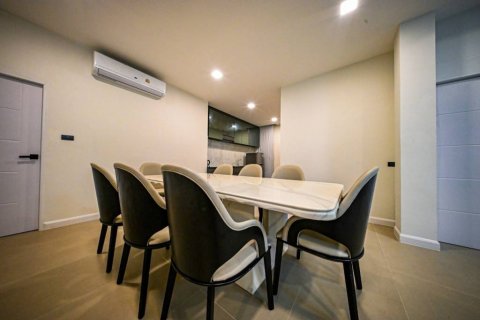 Chalet de 6 dormitorios en Pattaya, Tailandia № 119446 - foto 4