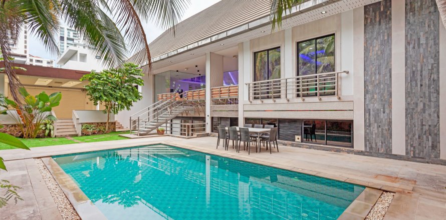 Villa à Pattaya, Thaïlande 4 chambres № 190972