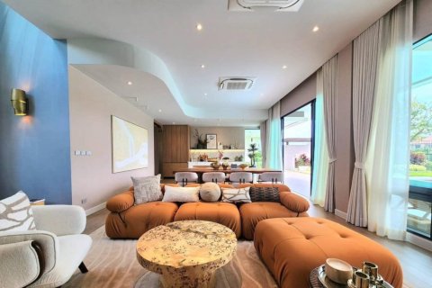 Casa de 4 dormitorios en Bangkok, Tailandia № 180642 - foto 10