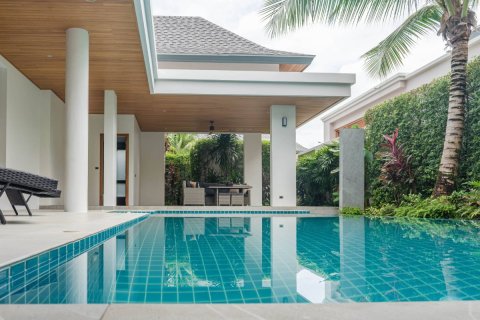 Casa de 3 dormitorios en Bang Tao, Tailandia № 180643 - foto 2