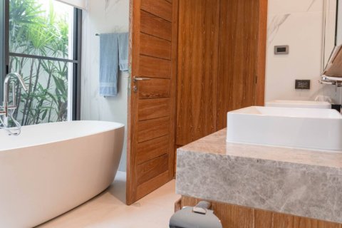 Casa de 3 dormitorios en Bang Tao, Tailandia № 180643 - foto 21