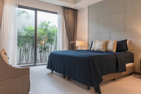 Casa de 3 dormitorios en Bang Tao, Tailandia № 180643 - foto 12