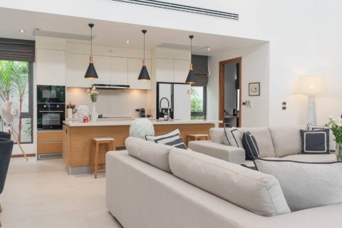 Casa de 3 dormitorios en Bang Tao, Tailandia № 180643 - foto 3