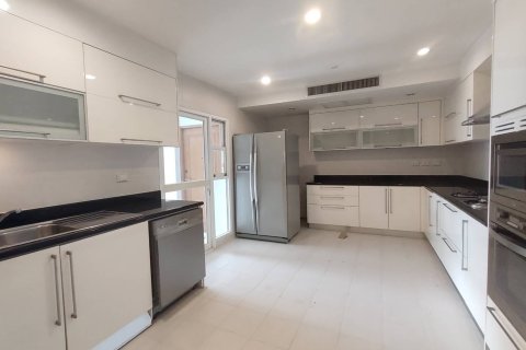 Condominio de 3 dormitorios en Bangkok, Tailandia № 157502 - foto 4