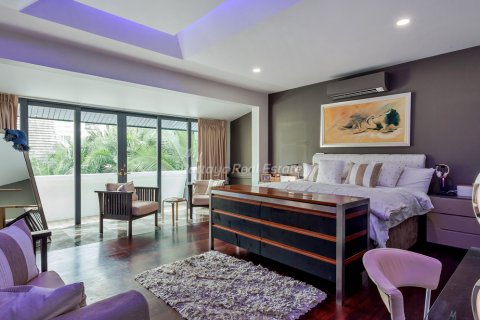 Casa de 5 dormitorios en Pattaya, Tailandia № 205021 - foto 29