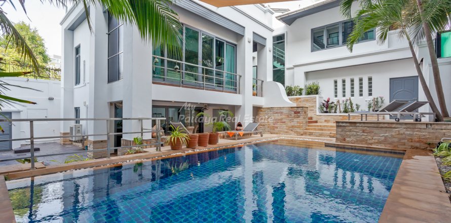Casa de 5 dormitorios en Pattaya, Tailandia № 205021