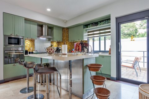Casa de 5 dormitorios en Pattaya, Tailandia № 205021 - foto 9