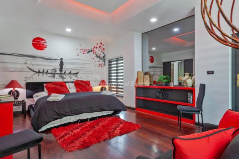 Casa de 5 dormitorios en Pattaya, Tailandia № 205021 - foto 12