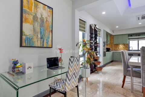 Casa de 5 dormitorios en Pattaya, Tailandia № 205021 - foto 18