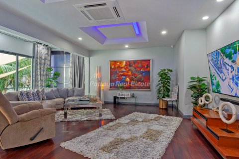 Casa de 5 dormitorios en Pattaya, Tailandia № 205021 - foto 5