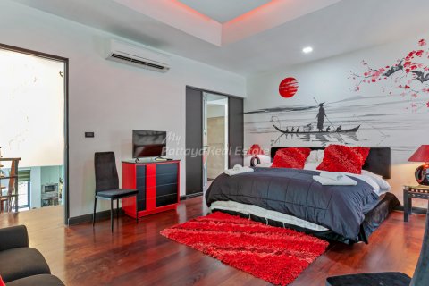 Casa de 5 dormitorios en Pattaya, Tailandia № 205021 - foto 11