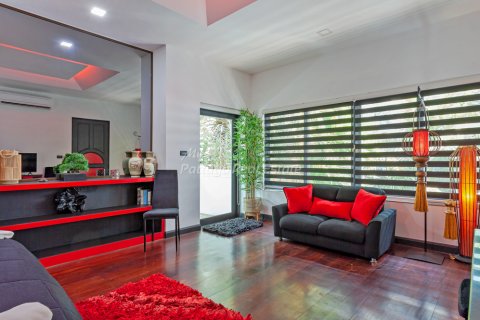 Casa de 5 dormitorios en Pattaya, Tailandia № 205021 - foto 10