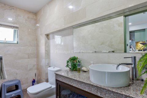 Casa de 5 dormitorios en Pattaya, Tailandia № 205021 - foto 13