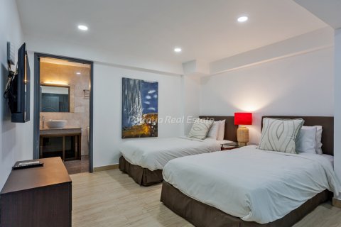 Casa de 5 dormitorios en Pattaya, Tailandia № 205021 - foto 20