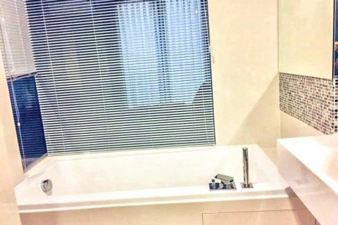 Condominio de 1 dormitorio en Khlong Toei, Bangkok, Tailandia № 118439 - foto 10