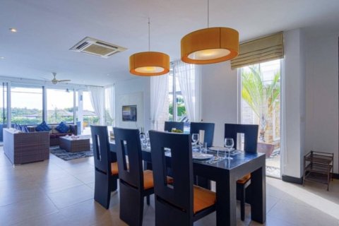 Chalet de 5 dormitorios en Hua Hin, Tailandia № 118443 - foto 5