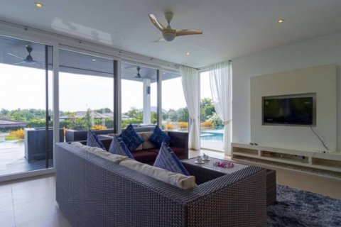 Chalet de 5 dormitorios en Hua Hin, Tailandia № 118443 - foto 3