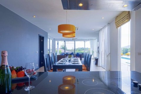 Chalet de 5 dormitorios en Hua Hin, Tailandia № 118443 - foto 4