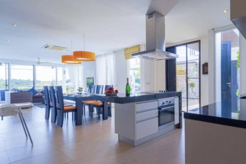 Chalet de 5 dormitorios en Hua Hin, Tailandia № 118443 - foto 6