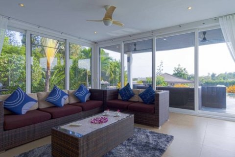 Chalet de 5 dormitorios en Hua Hin, Tailandia № 118443 - foto 2