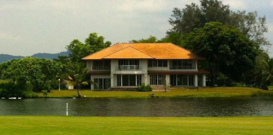 Casa de 5 dormitorios en Chonburi, Tailandia № 202760