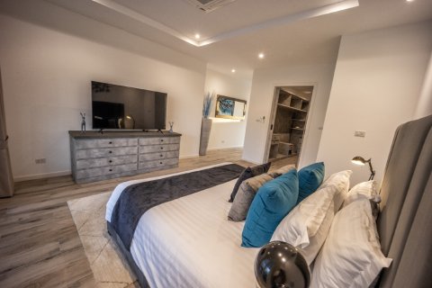 Chalet de 3 dormitorios en Hua Hin, Tailandia № 169934 - foto 11