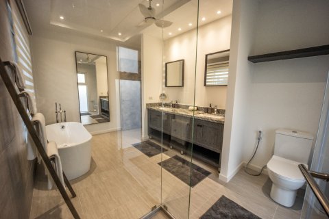Chalet de 3 dormitorios en Hua Hin, Tailandia № 169934 - foto 18