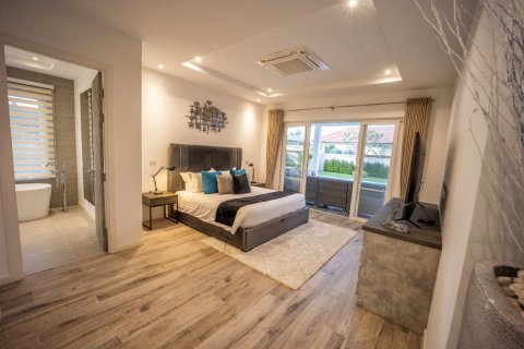 Chalet de 3 dormitorios en Hua Hin, Tailandia № 169934 - foto 10