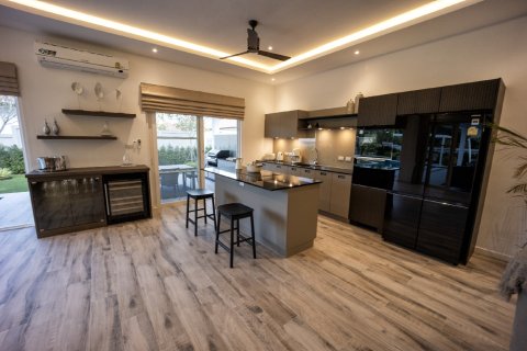 Chalet de 3 dormitorios en Hua Hin, Tailandia № 169935 - foto 17