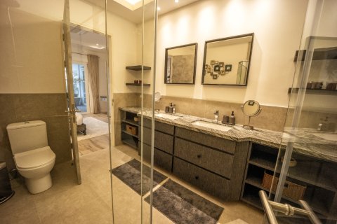 Chalet de 3 dormitorios en Hua Hin, Tailandia № 169935 - foto 11