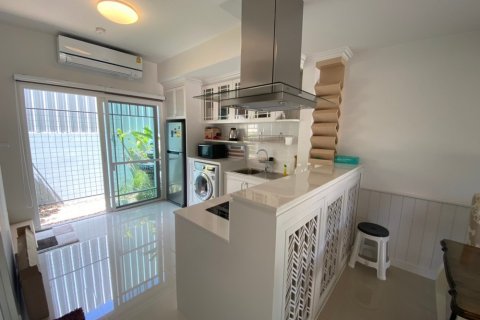 Adosado de 2 dormitorios en San Sai, Tailandia № 205640 - foto 4