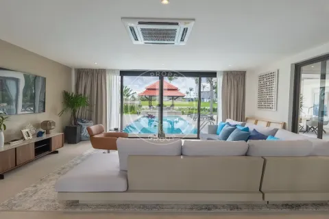 Chalet de 6 dormitorios en Bang Tao, Tailandia № 190643 - foto 5