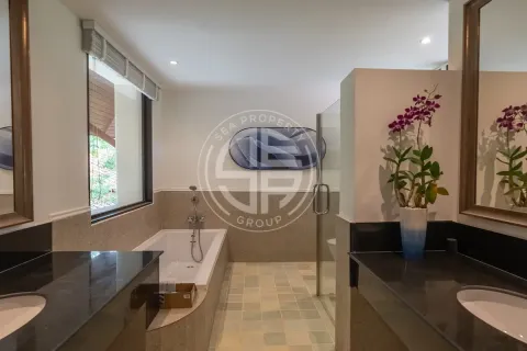 Chalet de 6 dormitorios en Bang Tao, Tailandia № 190643 - foto 11