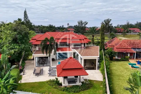Chalet de 6 dormitorios en Bang Tao, Tailandia № 190643 - foto 2